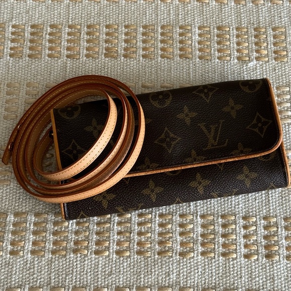 🖤🤎Louis Vuitton Monogram Twin Pochette PM🤎🖤 - Picture 6 of 15